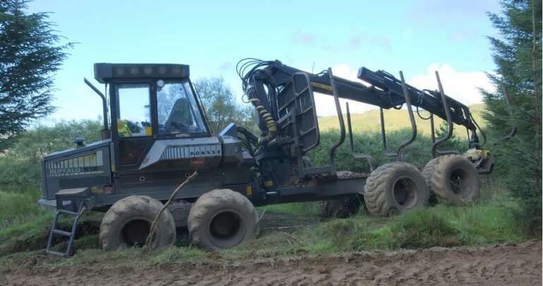 Acquisition d’un tracteur à découper le bois par une société d’exploitation forestière située dans les Alpes de Haute Provence (Département 04)