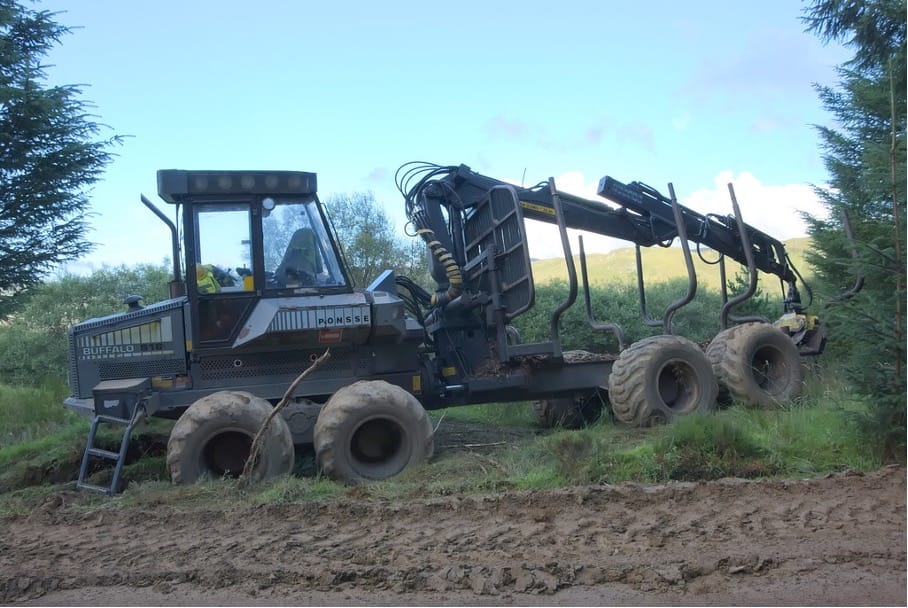 Acquisition d’un tracteur à découper le bois par une société d’exploitation forestière située dans les Alpes de Haute Provence (Département 04)